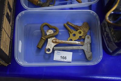 Lot 166 - BOX OF MIXED METAL CLOCK KEYS