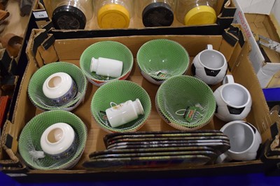 Lot 174 - BOX OF VARIOUS KELLOGGS BOWLS, PG TIPS MUG,...