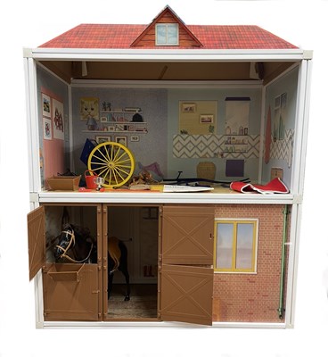 Lot 356 - A large vintage Sindy bedroom and horse stable...