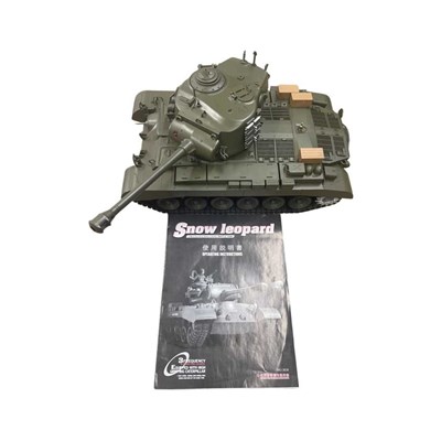 Lot 400 - A large radio-controlled Snow Leopard Tank