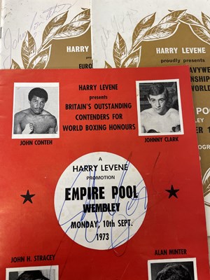 Lot 270 - A large collection of vintage boxing magazines...