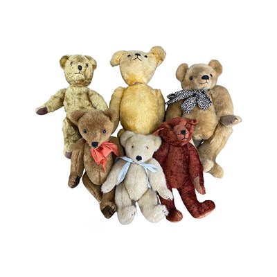 Lot 384 - A collection of vintage and modern Teddy Bears