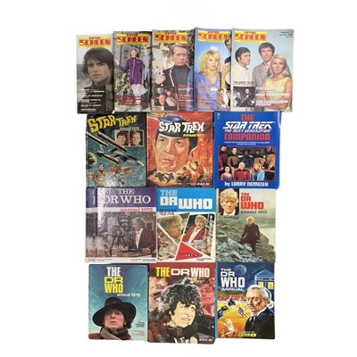 Lot 62 - A collection of 1980s Sci-Fi annuals and...