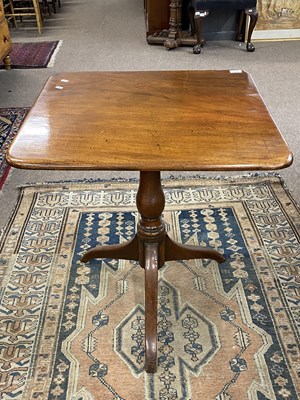 Lot 583 - Late Georgian mahogany tilt top table, the...