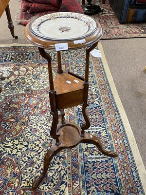 Lot 600 - Small Georgian wash stand with circular top, a...