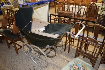 Lot 320 - VINTAGE OSNATH METAL PRAM