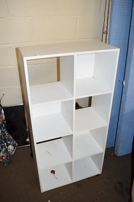 Lot 750 - WHITE MODERN STORAGE/DISPLAY UNIT, HEIGHT 121CM