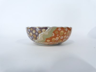 Lot 269 - Japanese porcelain shaped bowl with Imari...