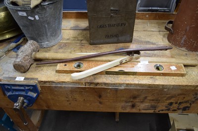 Lot 761 - SLEDGEHAMMER AND VINTAGE SPIRIT LEVEL