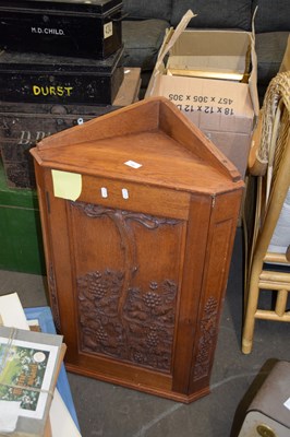 Lot 792 - MODERN HEAVILY CARVED OAK CORNER UNIT