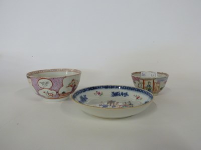 Lot 293 - Group of three pieces of Chinese porcelain,...