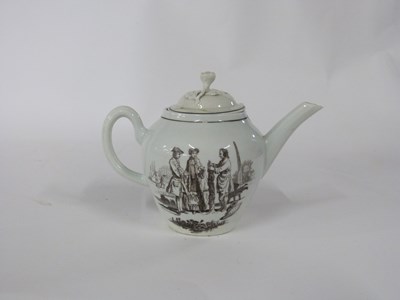 Lot 427 - An 18th century Worcester porcelain teapot,...