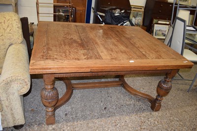 Lot 368 - LARGE EARLY 20TH CENTURY OAK DRAW LEAF DINING...