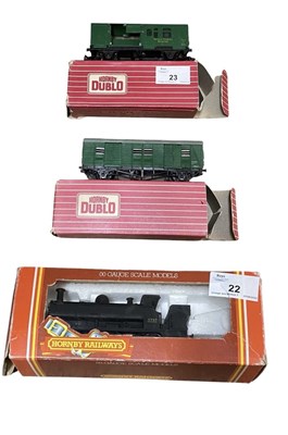 Lot 100 - A mixed lot of boxed Hornby 00 gauge railway,...