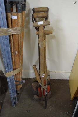 Lot 714 - VARIOUS GARDEN TOOLS ETC