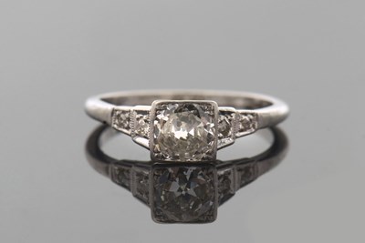 Lot 391 - An early 20th century platinum and diamond...