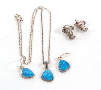 Lot 204 - An opal necklace and earrings, comprised of an...