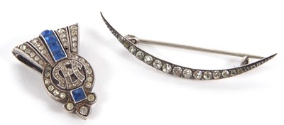 Lot 192 - Two 20th century brooches, the first a...