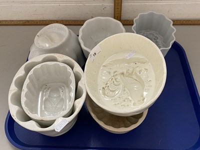 Lot 19 - Collection of vintage pottery jelly moulds