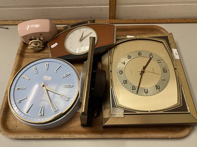 Lot 27 - Mixed Lot: Various Metamec retro clocks