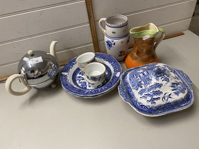 Lot 32 - Mixed Lot: Ceramics to include blue and white...