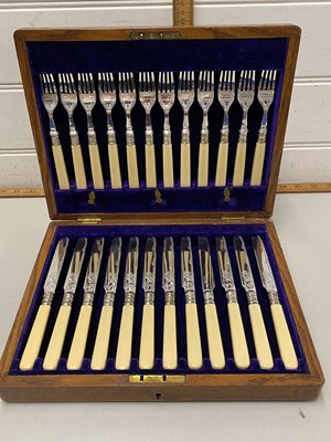 Lot 112 - Case of dessert cutlery