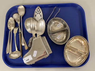 Lot 142 - Mixed Lot: Various silver plated wares...