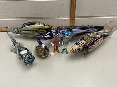 Lot 65 - Mixed Lot: Art Glass fish and small Art Glass...