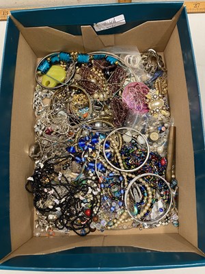 Lot 101 - Box of assorted costume jewellery