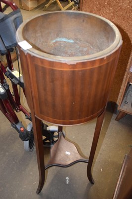 Lot 711 - An Edwardian mahogany plant stand