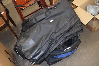 Lot 764 - Mixed Lot: Daiwa fishing bags and other items