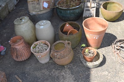 Lot 816 - Mixed Lot: Various garden pots to include...