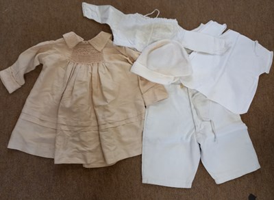 Lot 156 - A quantity of vintage childrens clothes to...