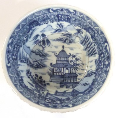 Lot 347 - Chinese Export Porcelain Small Bowl