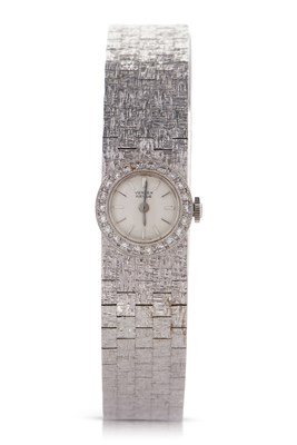 Lot 321 - An 18ct white gold ladies Vertex wristwatch...