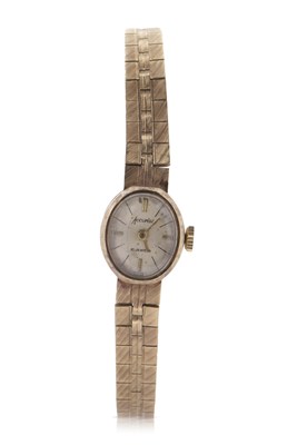 Lot 325 - A 9ct gold ladies Accurist wristwatch, the...