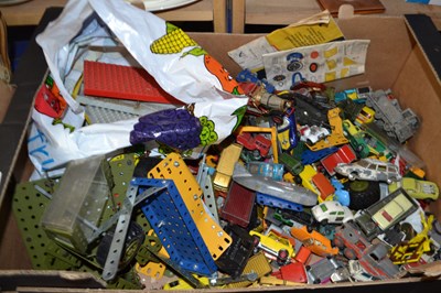 Lot 566 - Box containing a quantity of assorted die cast...