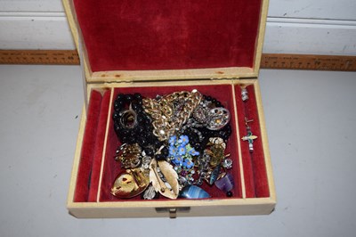 Lot 116 - Quantity of assorted costume jewellery to...