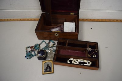 Lot 117 - A rosewood jewellery box and a small quantity...