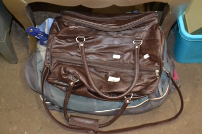 Lot 780 - Quantity of assorted holdalls