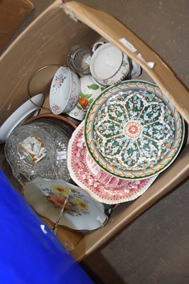 Lot 623 - Mixed Lot: Cake stands, dinner wares, glass...