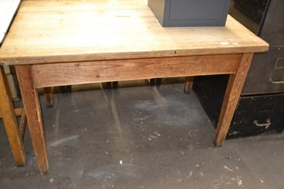 Lot 814 - A pine kitchen table, 119cm long