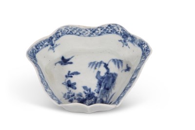 Lot 115 - A Worcester porcelain hors d'oeuvres dish...