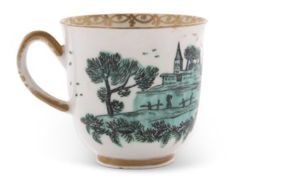 Lot 124 - A Worcester porcelain cup decorated in green...