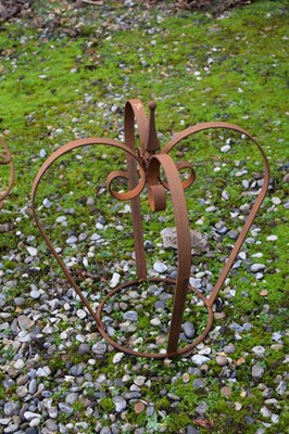 Lot 7 - Metal decorative plant stand, height approx 43cm