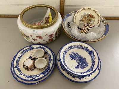 Lot 4 - Mixed Lot: Various assorted ceramics to...