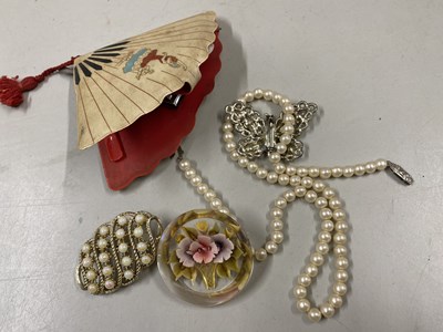 Lot 93 - Mixed Lot: Various costume jewellery, manicure...