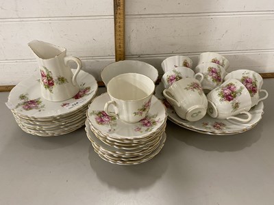 Lot 124 - Quantity of floral decorated tea wares