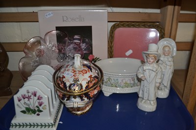 Lot 517 - Tray of mixed items to include a Crown Derby...