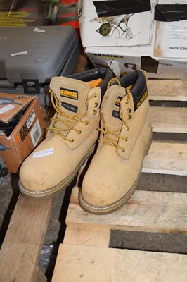 Lot 48 - Pair of De Walt work boots size UK 9